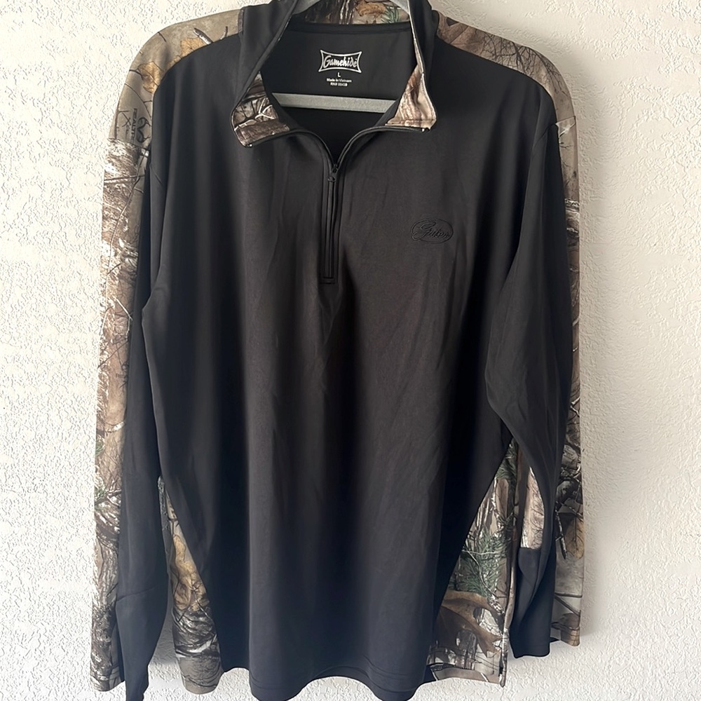 Gamehide 1/4 zip black w/ camo  long sleeve lightweight track shirt unisex sz L